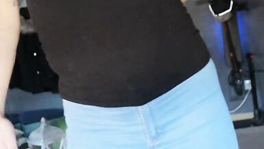 EmmaaaTV Deutsche Transe PEE, URINATE in blue jeans - 13 image