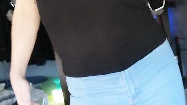 EmmaaaTV Deutsche Transe PEE, URINATE in blue jeans - 15 image