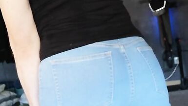 EmmaaaTV Deutsche Transe PEE, URINATE in blue jeans - 8 image