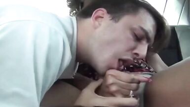 Geiles Blasen im Auto - 14 image