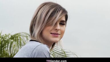 Petite TS Jean Hollywood gets penetrated roughly - 2 image