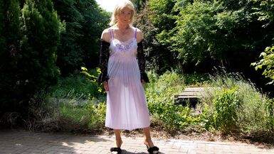 Chantal vs. Air Mattress - prelude for an exciting day - 1 image