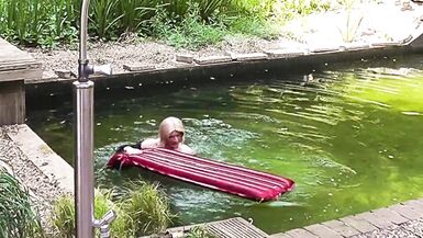 Chantal vs. Air Mattress - prelude for an exciting day - 4 image