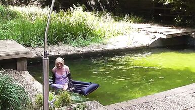 Chantal vs. Air Mattress - prelude for an exciting day - 6 image