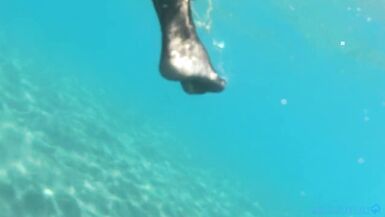 nylondelux in stocking red toes at the seaside - 13 image