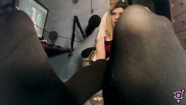 Stinky Pantyhose Cum Countdown And Cumshot Jessica Bloom - 5 image