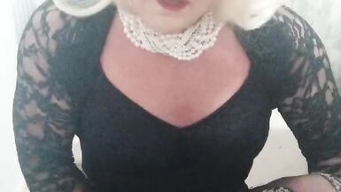 Blonde trans girl fucks her fleshlight - 3 image