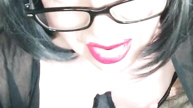 Trans Emma playing solo - 14 image