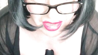 Trans Emma playing solo - 2 image