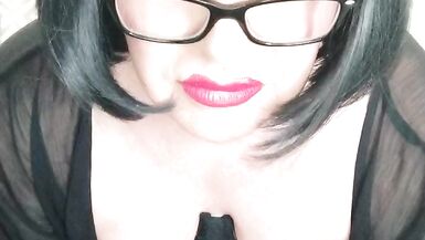 Trans Emma playing solo - 5 image