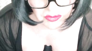 Trans Emma playing solo - 6 image