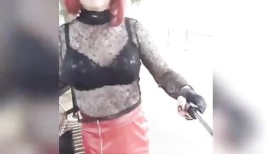 redhead sissy walks on the quays of the Seine and shows off her clit on a bench