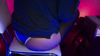 KellyCD666 Crossdresser on webcam sharing her big Ass! - 12 image