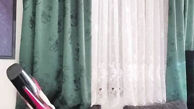 Shemale doing it herself - 9 image