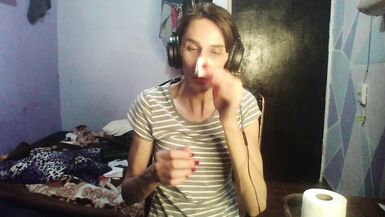 while I remove my makeup I masturbate - 3 image