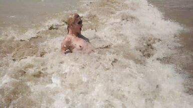 Swimming, splashing and posing naked in the sea... - 2 image