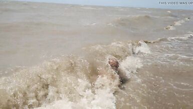 Swimming, splashing and posing naked in the sea... - 7 image