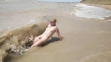 Swimming, splashing and posing naked in the sea... - 8 image