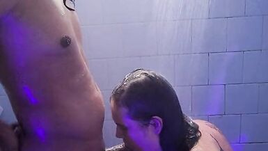 sex of two trans in the bath - 5 image