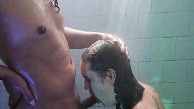 sex of two trans in the bath - 6 image