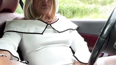Amateur crossdresser Kellycd2022 sexy milf masturbating her sissy gurl cock in stockings and heels in her car on the chase - 6 image
