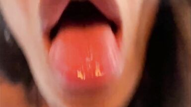 IT GIRL GiGiMoon super HANDJOB summertime sexy on the beach HORNY T G - 5 image