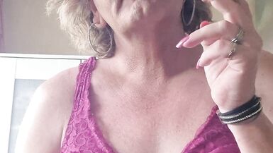 Smoking two cigarettes at once - 2 image