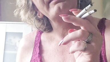 Smoking two cigarettes at once - 5 image