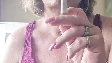 Smoking two cigarettes at once - 6 image