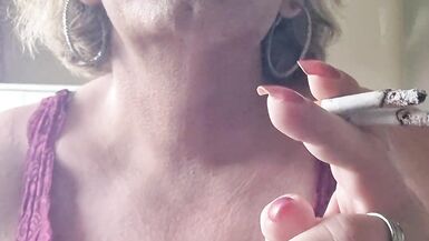 Smoking two cigarettes at once - 8 image