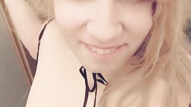 Deep cleaning toilet maid with tongue action