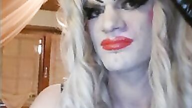 Blonde tranny girl - fucking herself - 4 image