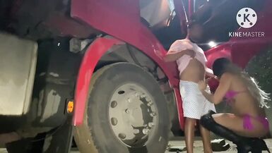 TRUCK DRIVER SAW THE WHORE SHOWING IN LINGERIE ON THE SIDE OF THE TRUCK, HE COULDN'T STAND IT AND FUCKED HER KITCHEN WITHOUT A CONDOM AT THE GAS STATION - 4 image