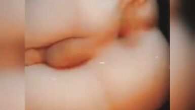 Ruivinha mostrando o cuzinho