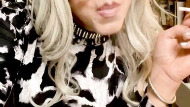 Marilyn Lipstick Smoking Fetish Tease - 11 image