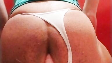 jugando con mi dildo