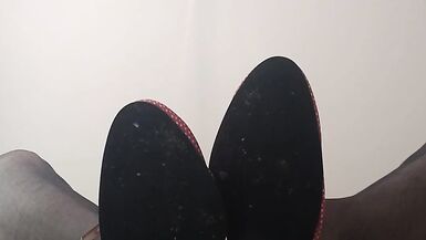 Pussy-plugged trans college girl precums from clit - 2 image