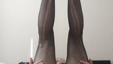 Pussy-plugged trans college girl precums from clit - 6 image