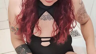 Ariela trans playing and pissing on her new heels and injecting piss in her ass - 1 image