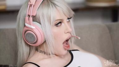 Naughty Aften Opal Uses Her Amazing Ass To Get Her Gf Izzy Wilde's Attention So They Can Get Fucked - TRANS ANGELS - 1 image