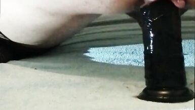 the expansion of the ass thanks to a big Dilto! - 2 image