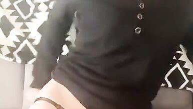 Serina Likes Show Her Small Penis - 5 image