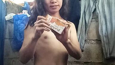 Unya pa kantot ang Reyna sa kanyang amigo didto sa layo - 1 image