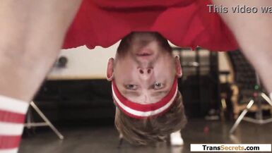 Trans fitness babe fucks busty brunette - 7 image