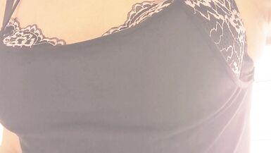 Leonie Chaud's Cumshots - No. 4 - Tranny stroking with cumshot - 2 image