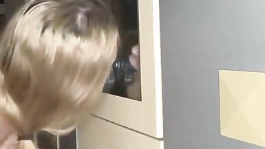 TS Sklavin Lutscht Dildo