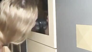 TS Sklavin Lutscht Dildo