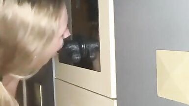 TS Sklavin Lutscht Dildo