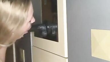 TS Sklavin Lutscht Dildo