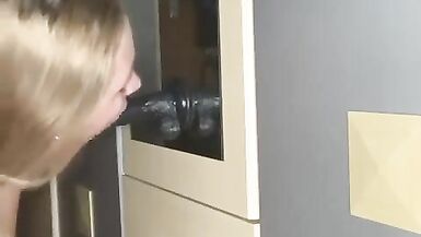 TS Sklavin Lutscht Dildo